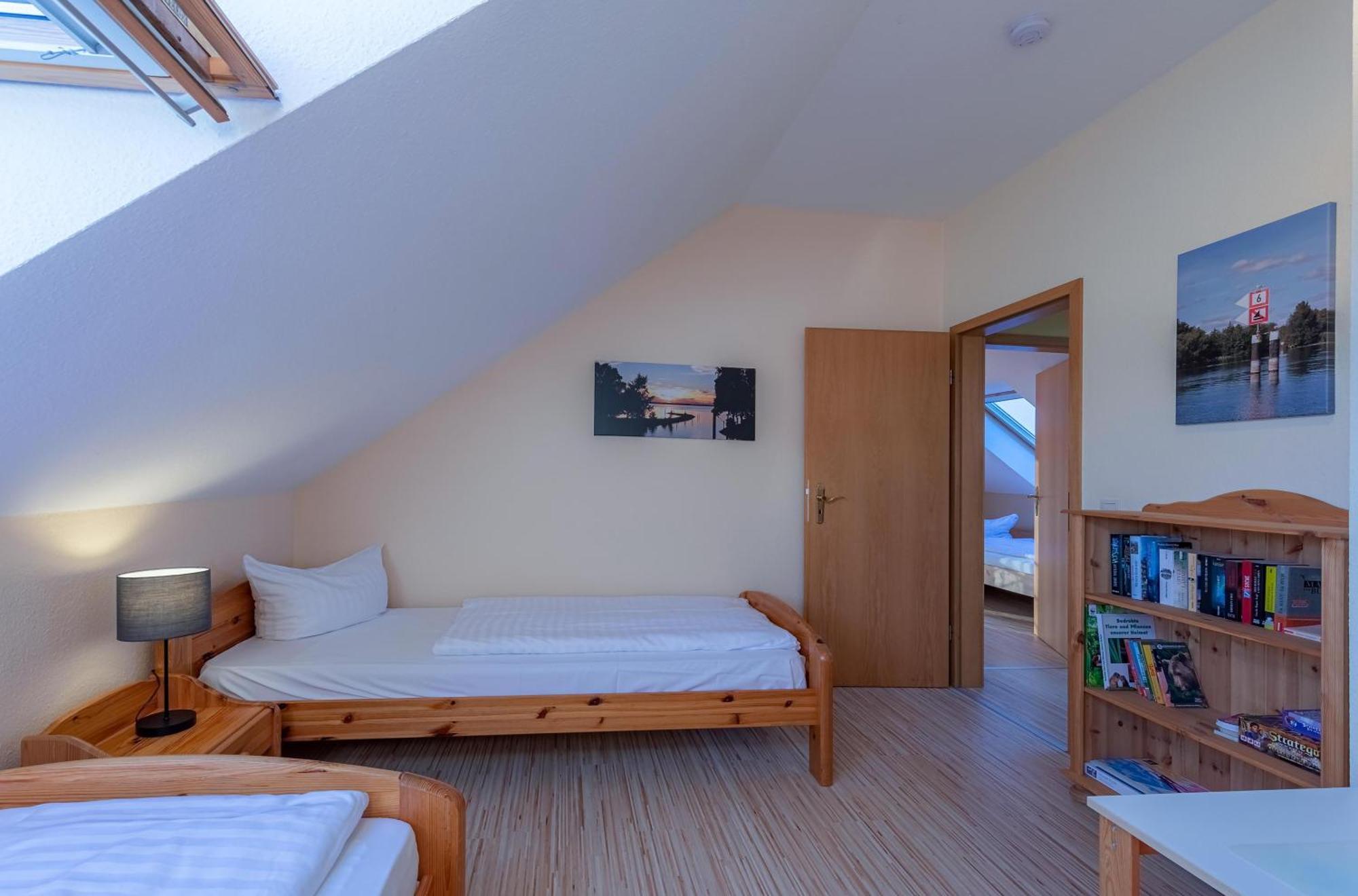 Ferienhaus Schwanensee Fuenfseen Luaran gambar
