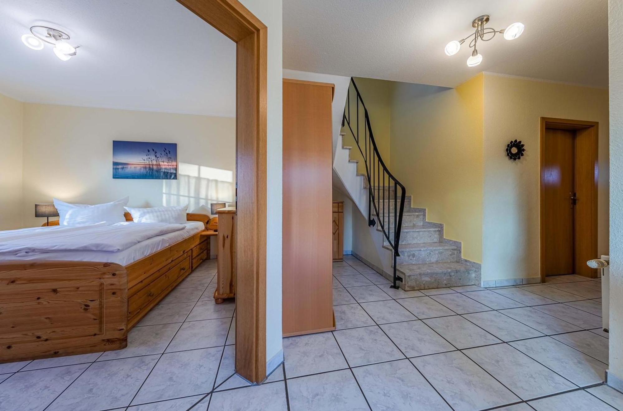Ferienhaus Schwanensee Fuenfseen Luaran gambar