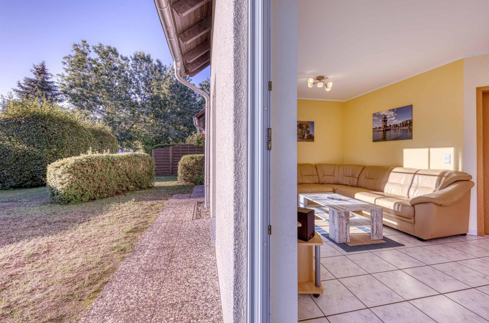 Ferienhaus Schwanensee Fuenfseen Luaran gambar