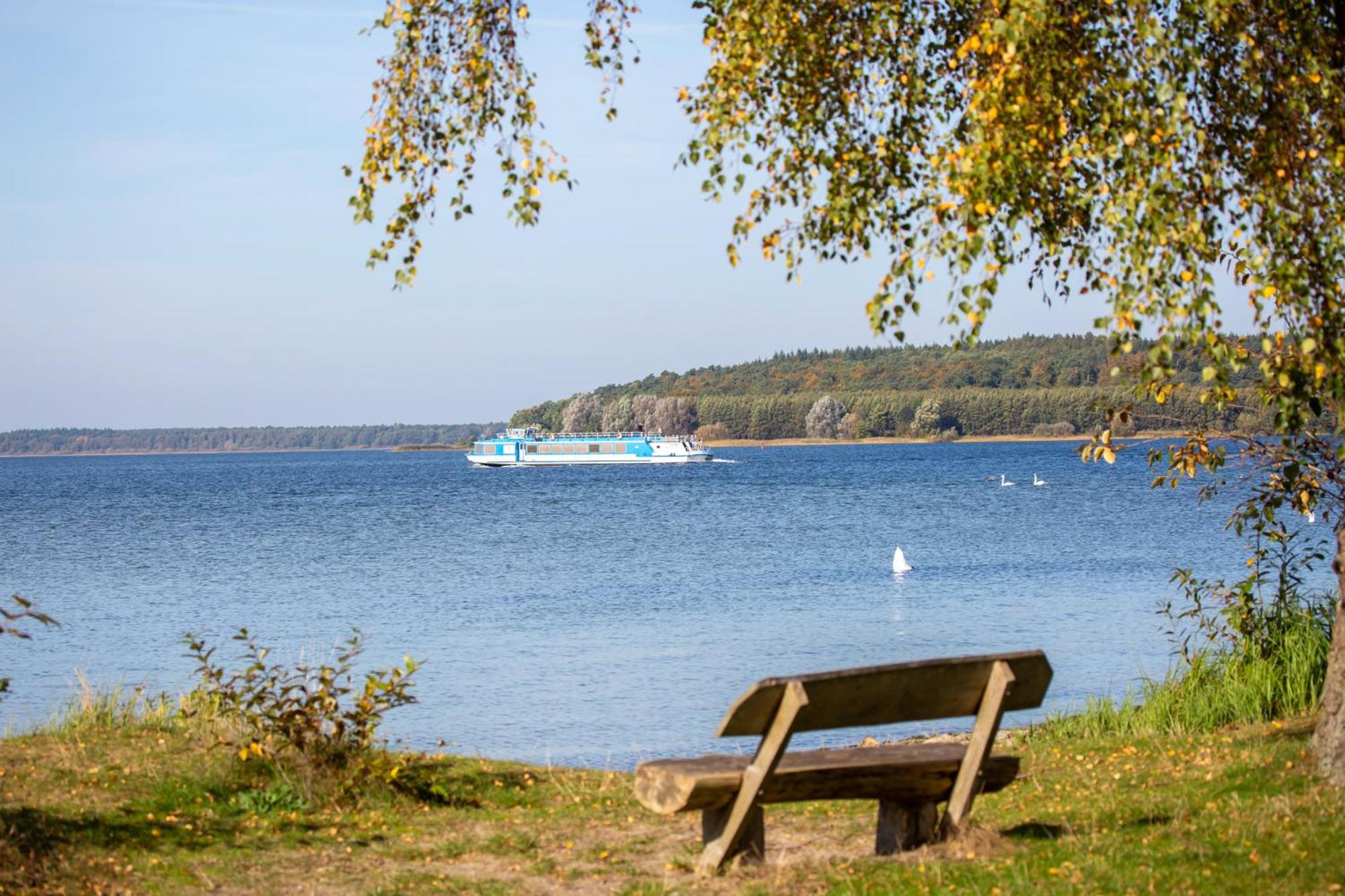 Ferienhaus Schwanensee Fuenfseen Luaran gambar